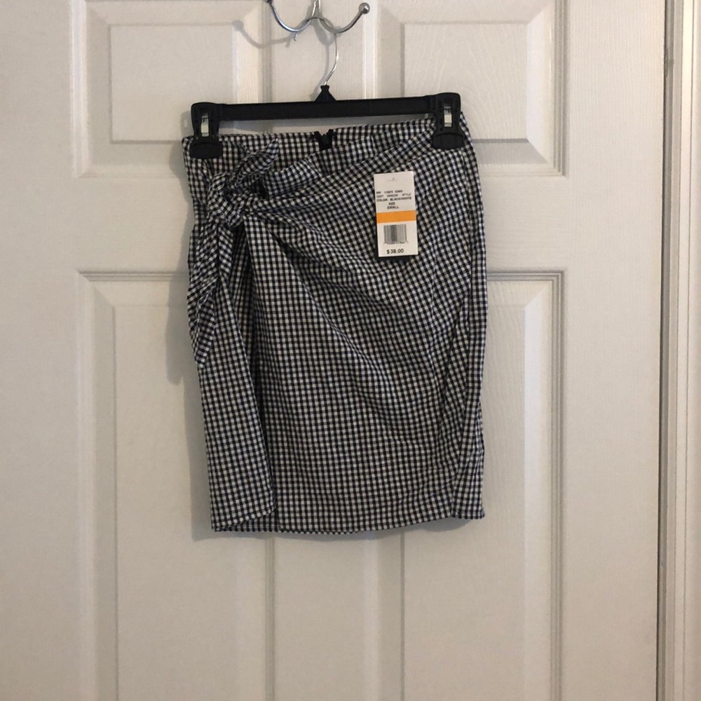 NWT black and white gingham skirt.